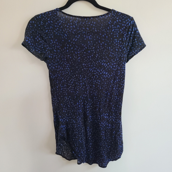 ✨️5 for $25✨️ Xs Dyamite T-shirt - Picture 3 of 3